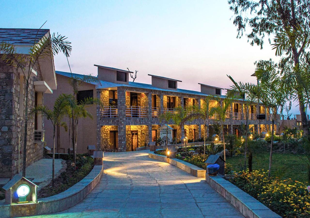 Tag Resorts The Banyan Retreat ラムナガル エクステリア 写真